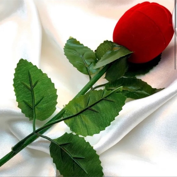 Jewelry - NEW| Rose Ring Gift Box